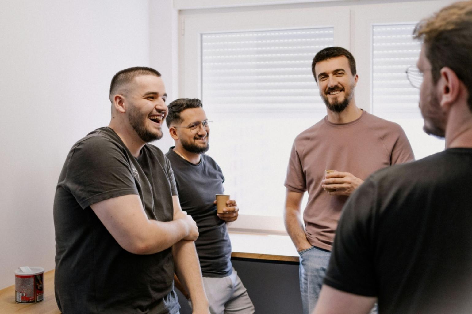 İş ekibi stratejik planlama toplantısında